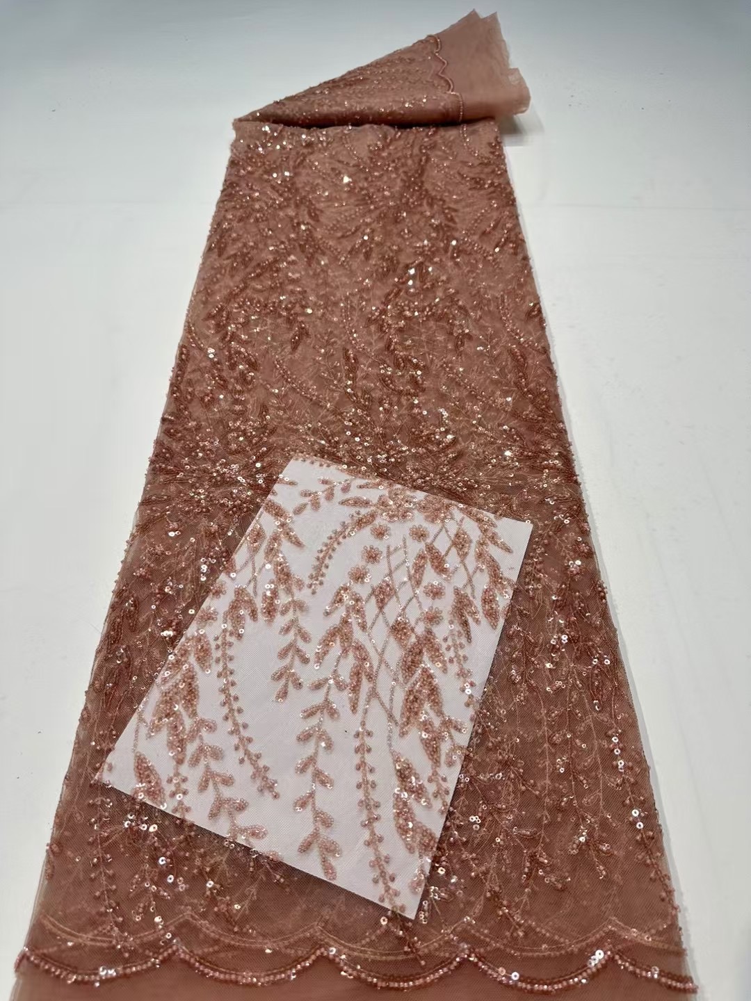 Francuskie koronki 2026 wysoki – Glitter Tablecloth recenzja i cena